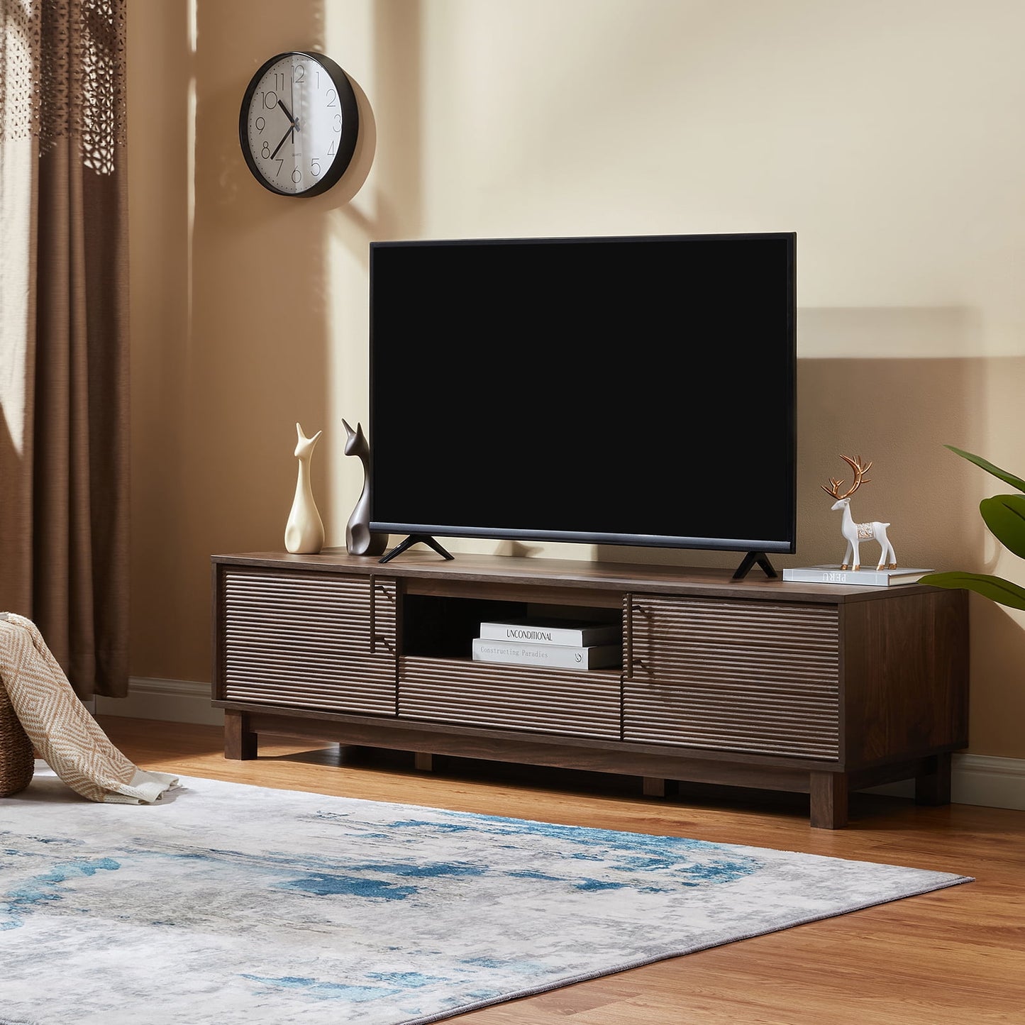 Mid-Century Modern Low Profile Entertainment TV Stand for 65/60/55 inch TV, Farmhouse Entertainment Center with 2 Fluted Door and Storage Living Room, Walnut